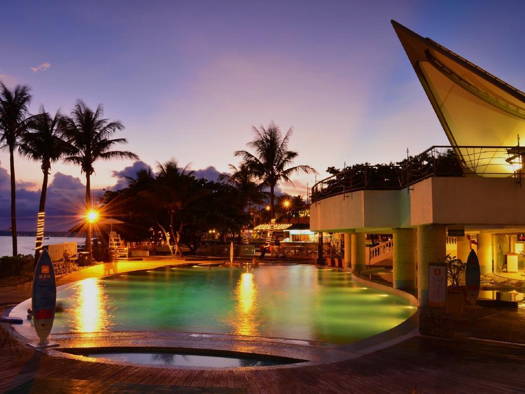 Chateau Beach Resort Kenting Dış mekan fotoğraf The pool at the Sheraton Resort Fiji